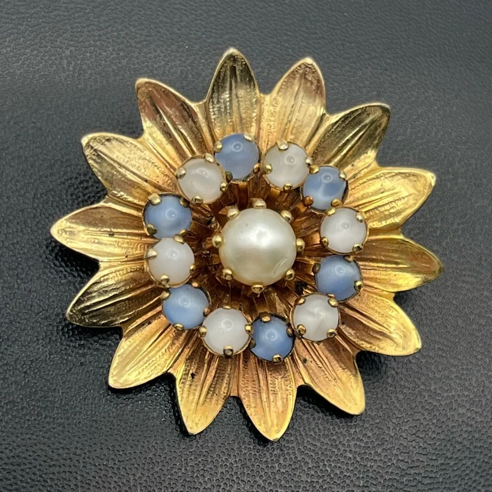 Gold tone blue rhinestone faux pearl flower brooch pin vintage - Picture 2 of 13